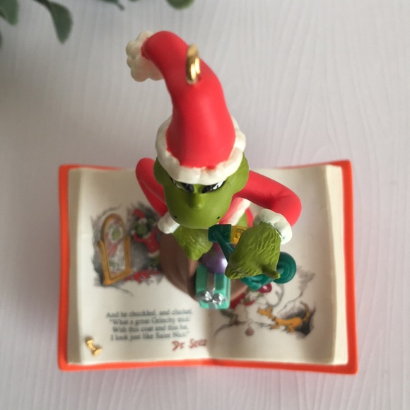 NIB Vintage 2001 What a Grinchy Trick! Hallmark Keepsake Ornament - Picture 4 of 12